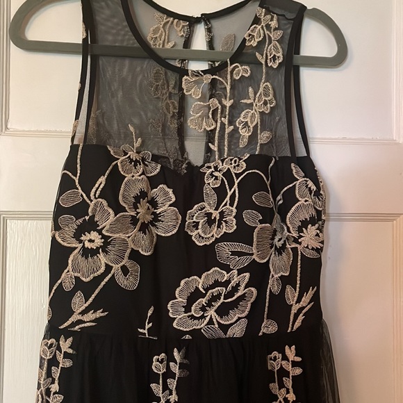 Evening dress - Picture 2 of 7